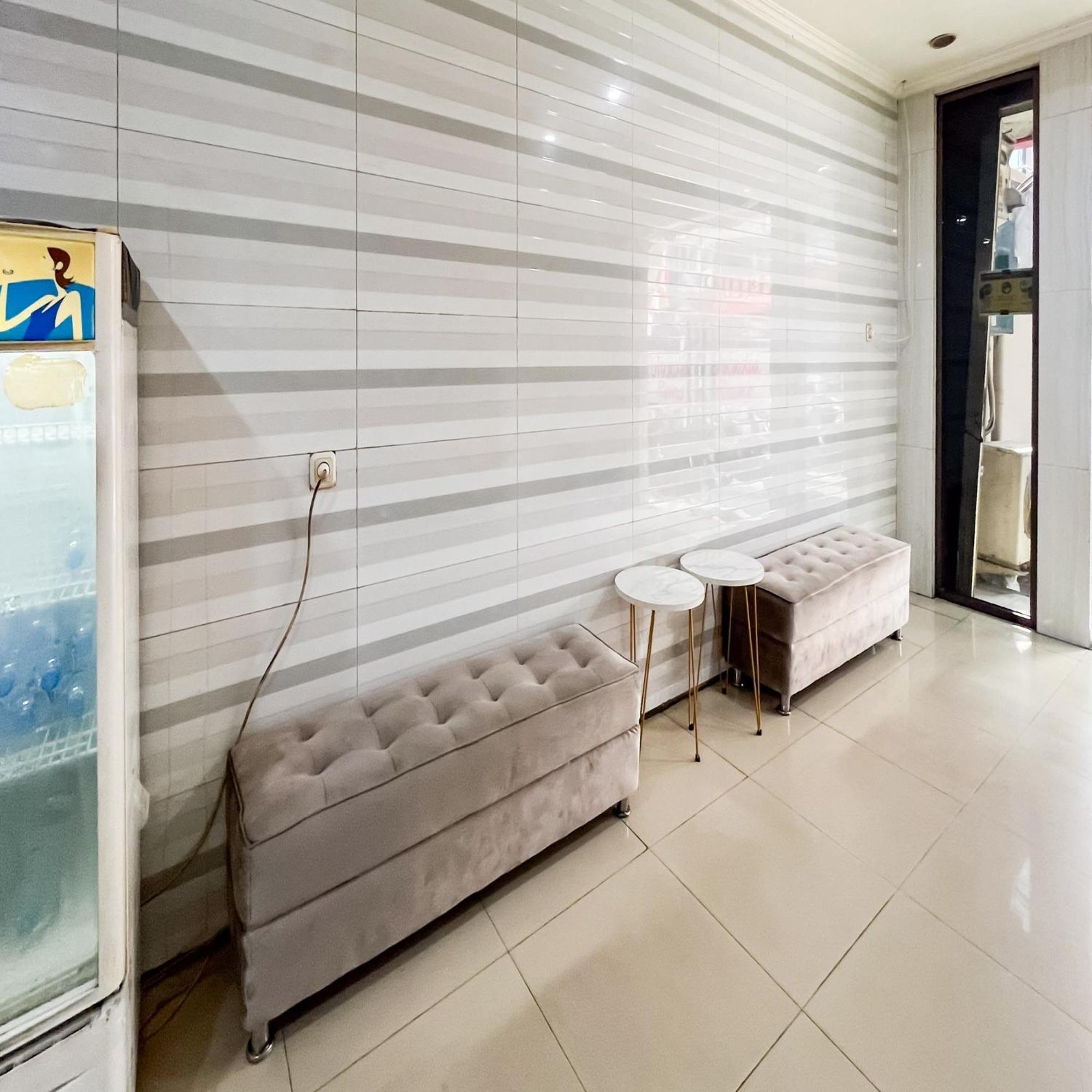Arcadia Rooms Redpartner Jakarta Bagian luar foto