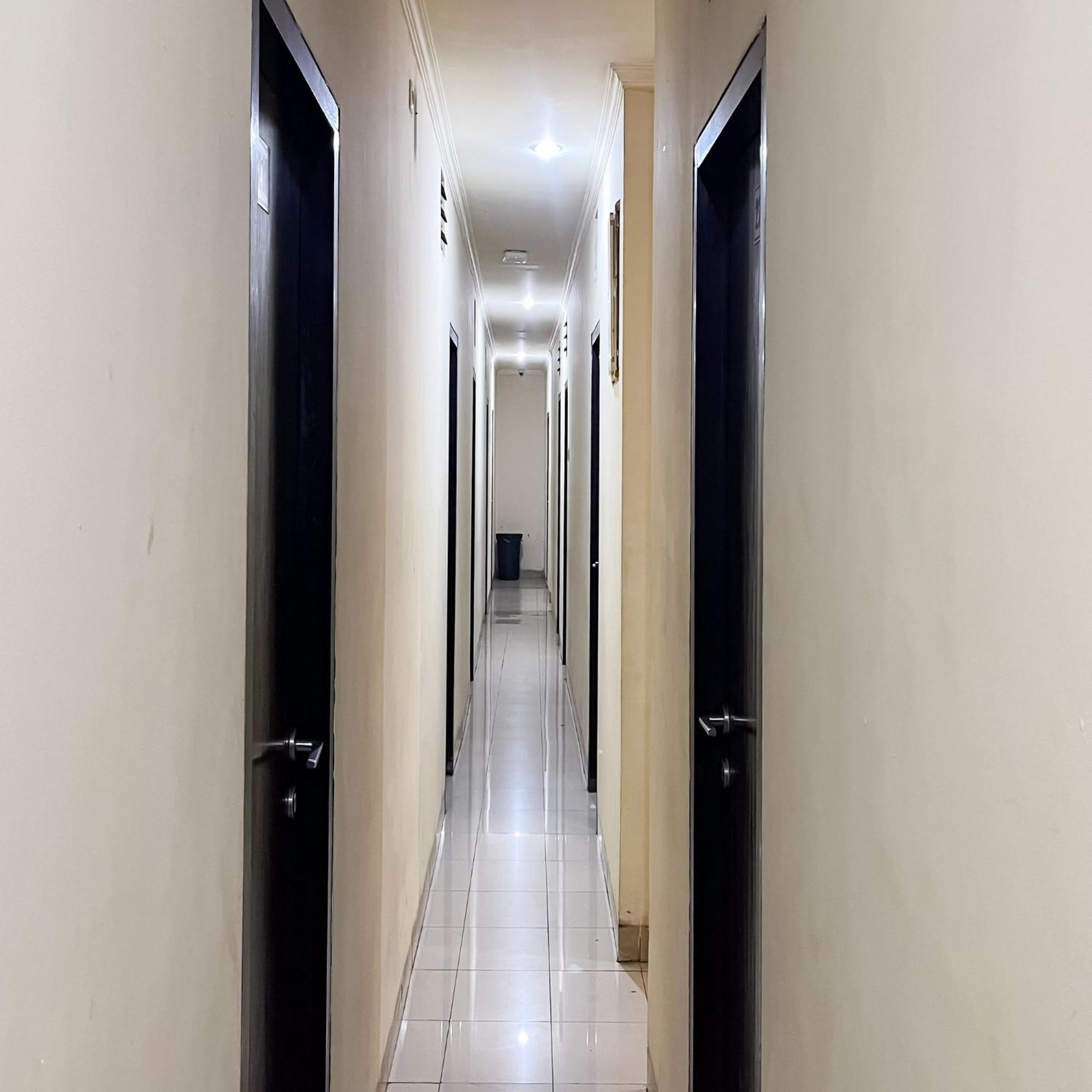 Arcadia Rooms Redpartner Jakarta Bagian luar foto