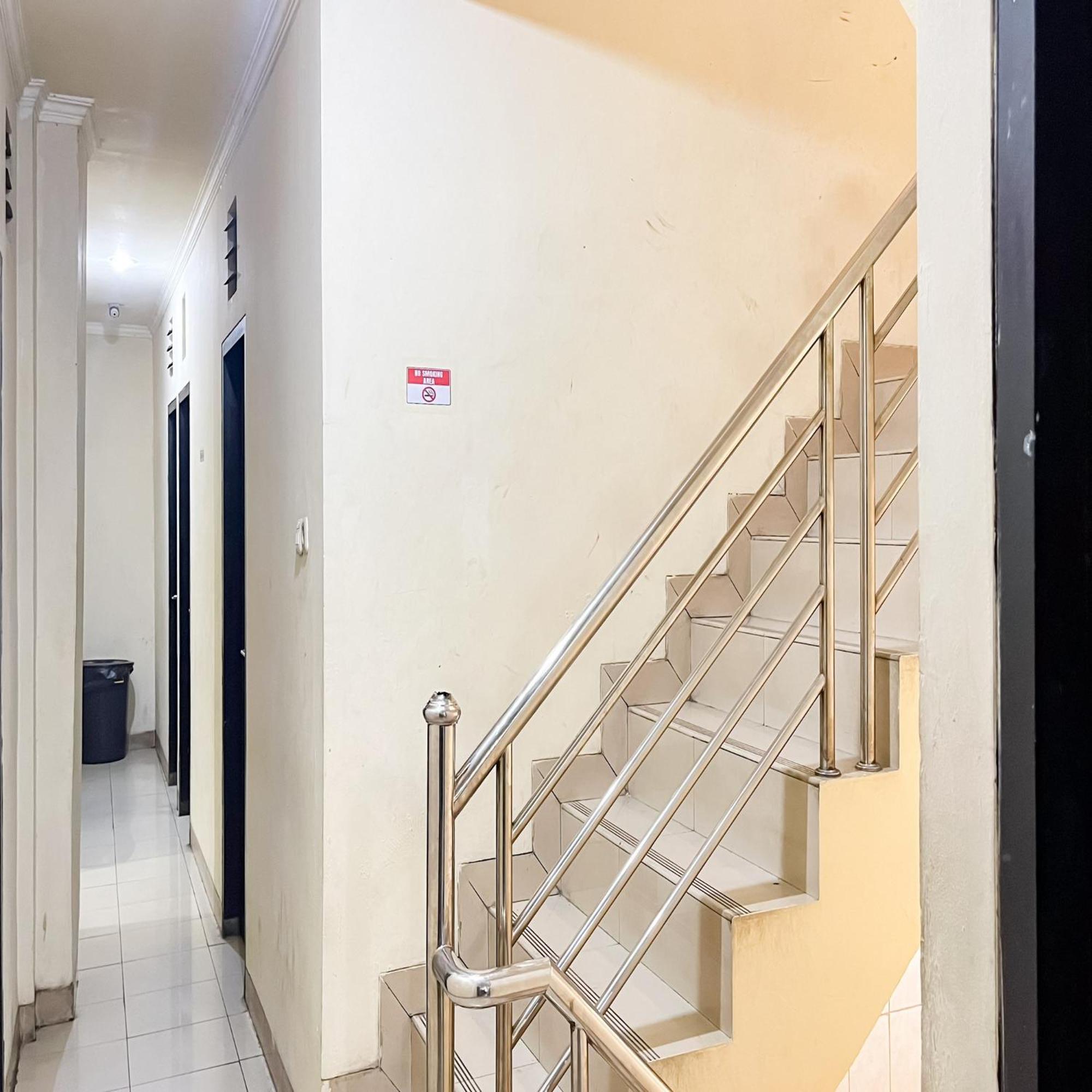 Arcadia Rooms Redpartner Jakarta Bagian luar foto