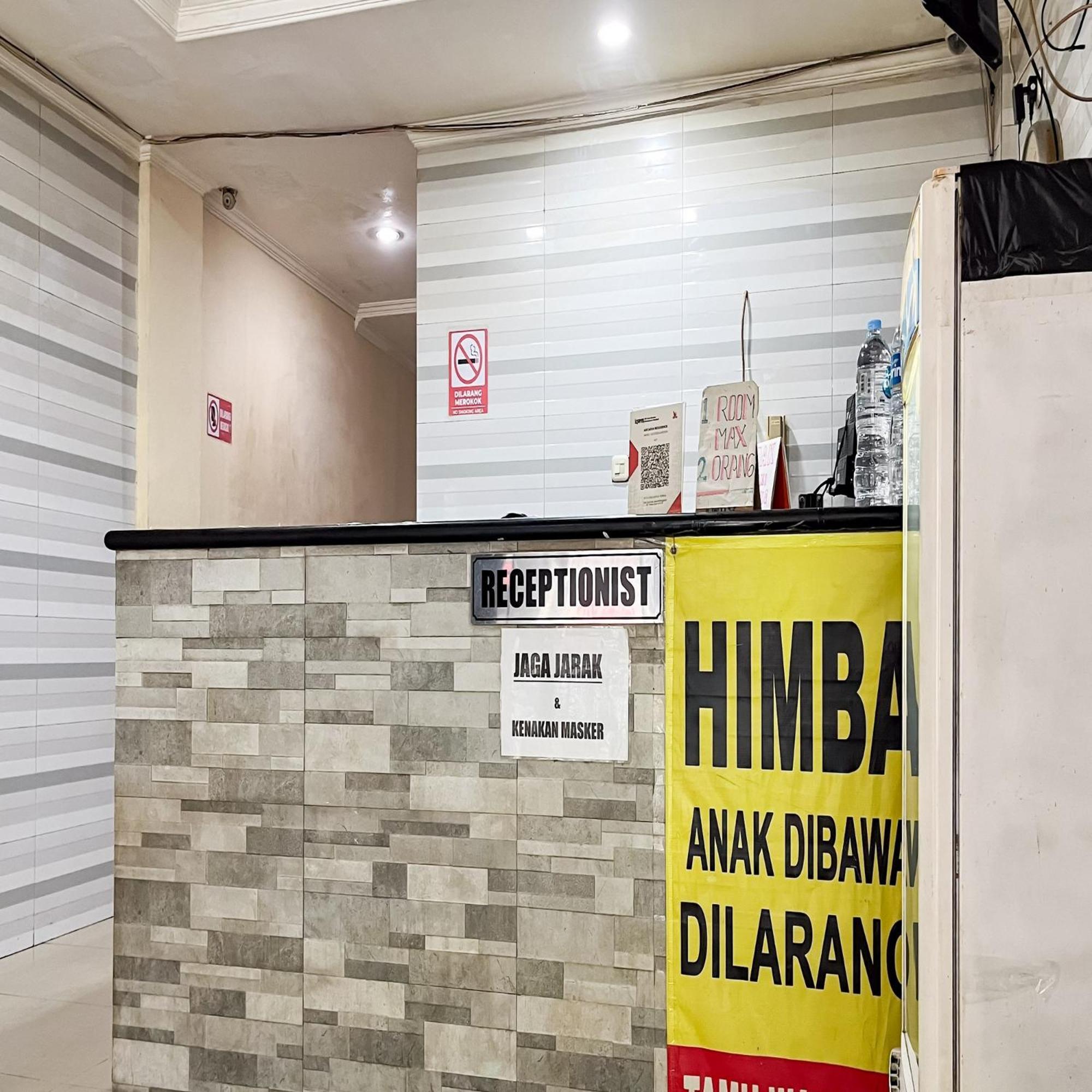 Arcadia Rooms Redpartner Jakarta Bagian luar foto