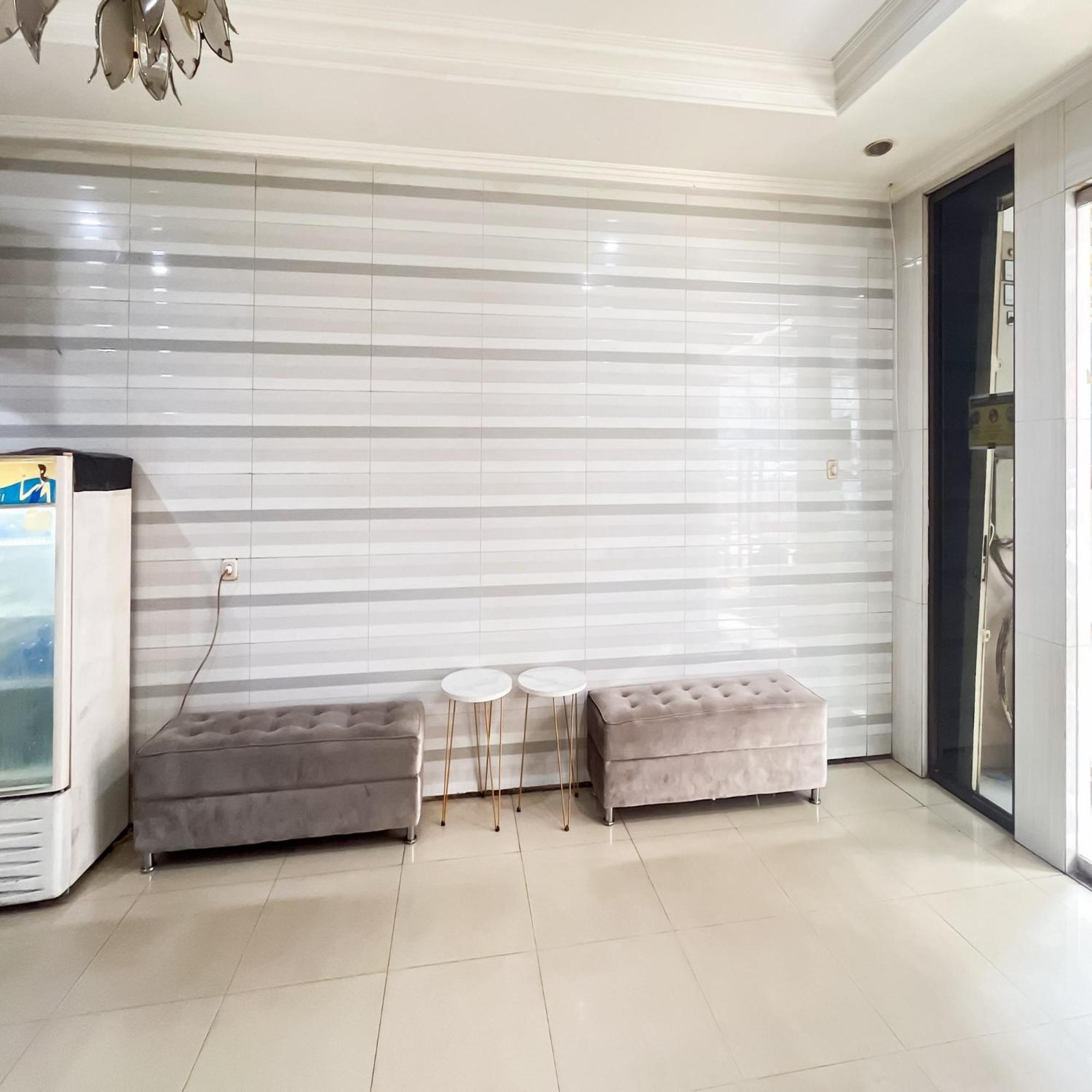 Arcadia Rooms Redpartner Jakarta Bagian luar foto