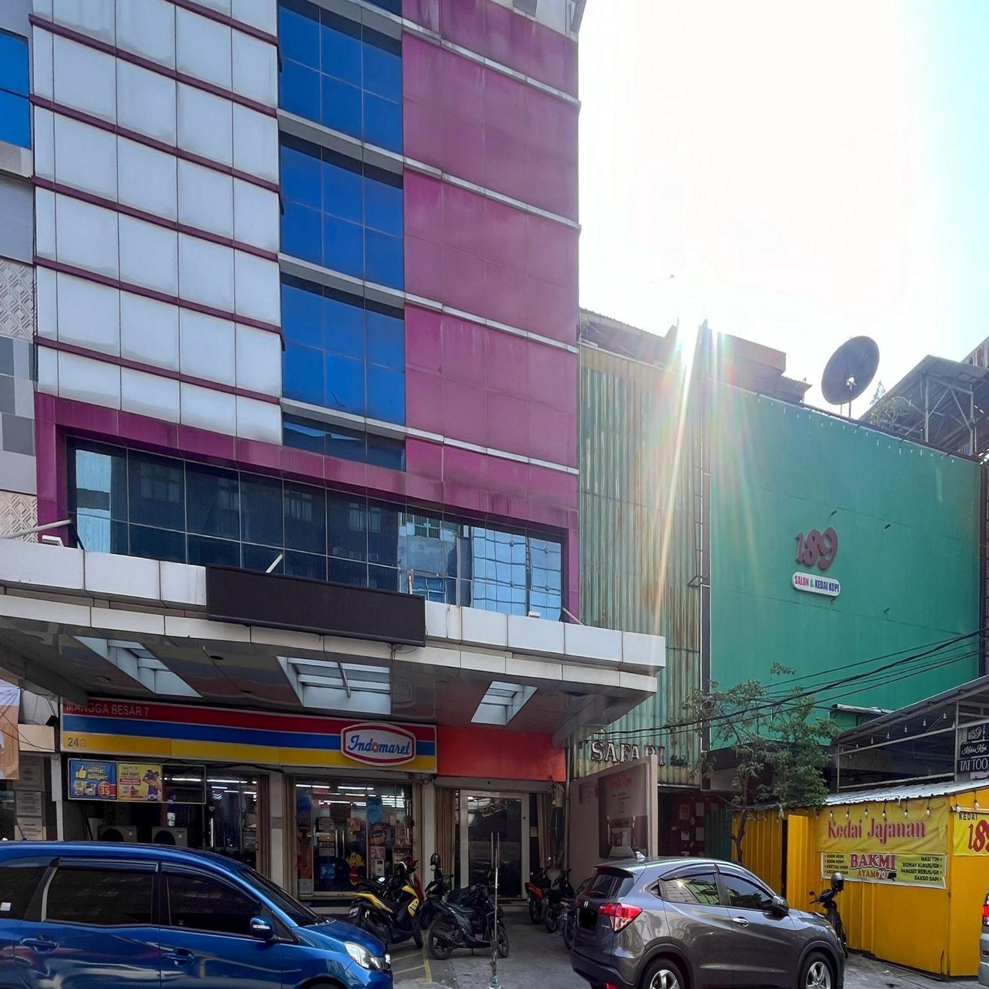 Arcadia Rooms Redpartner Jakarta Bagian luar foto