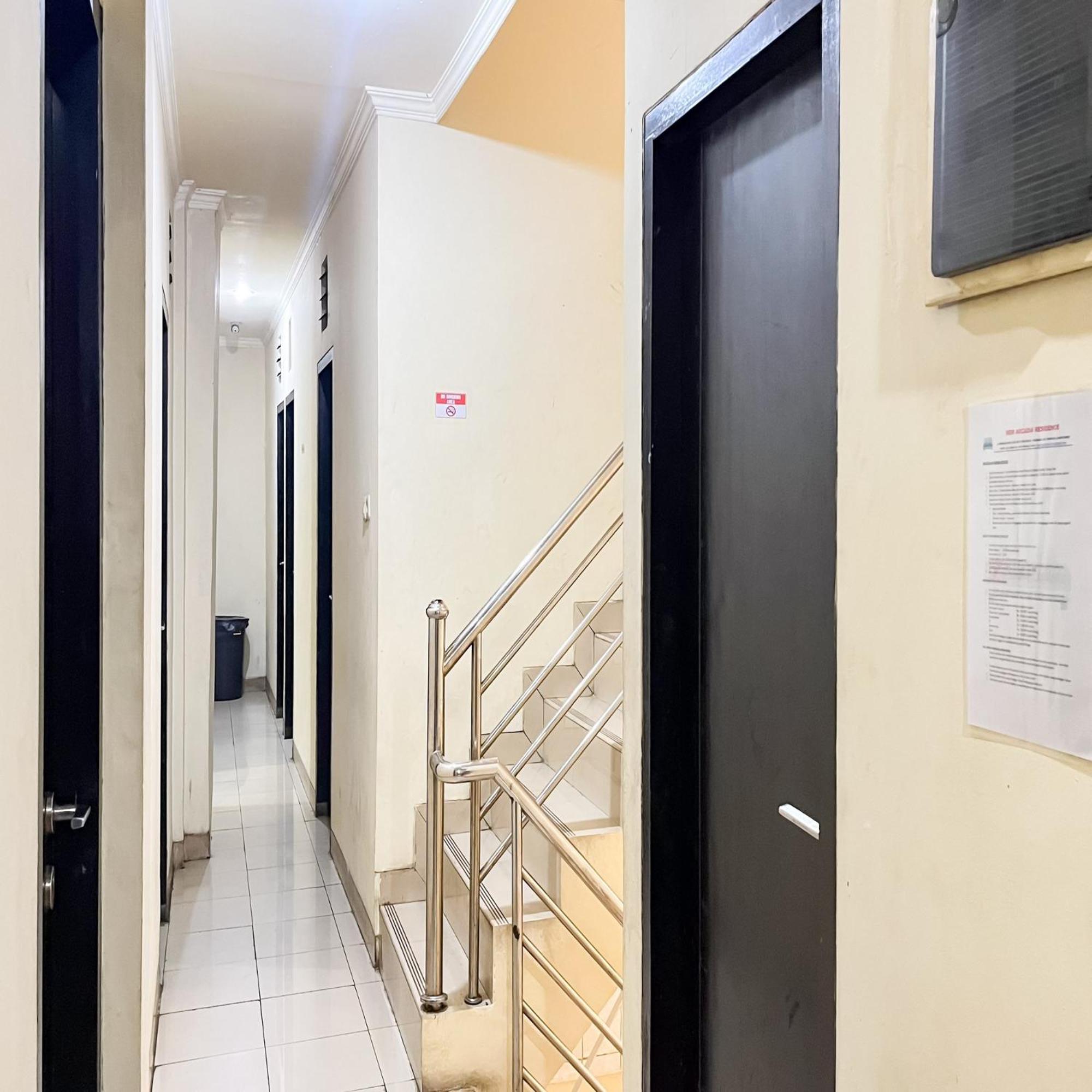 Arcadia Rooms Redpartner Jakarta Bagian luar foto