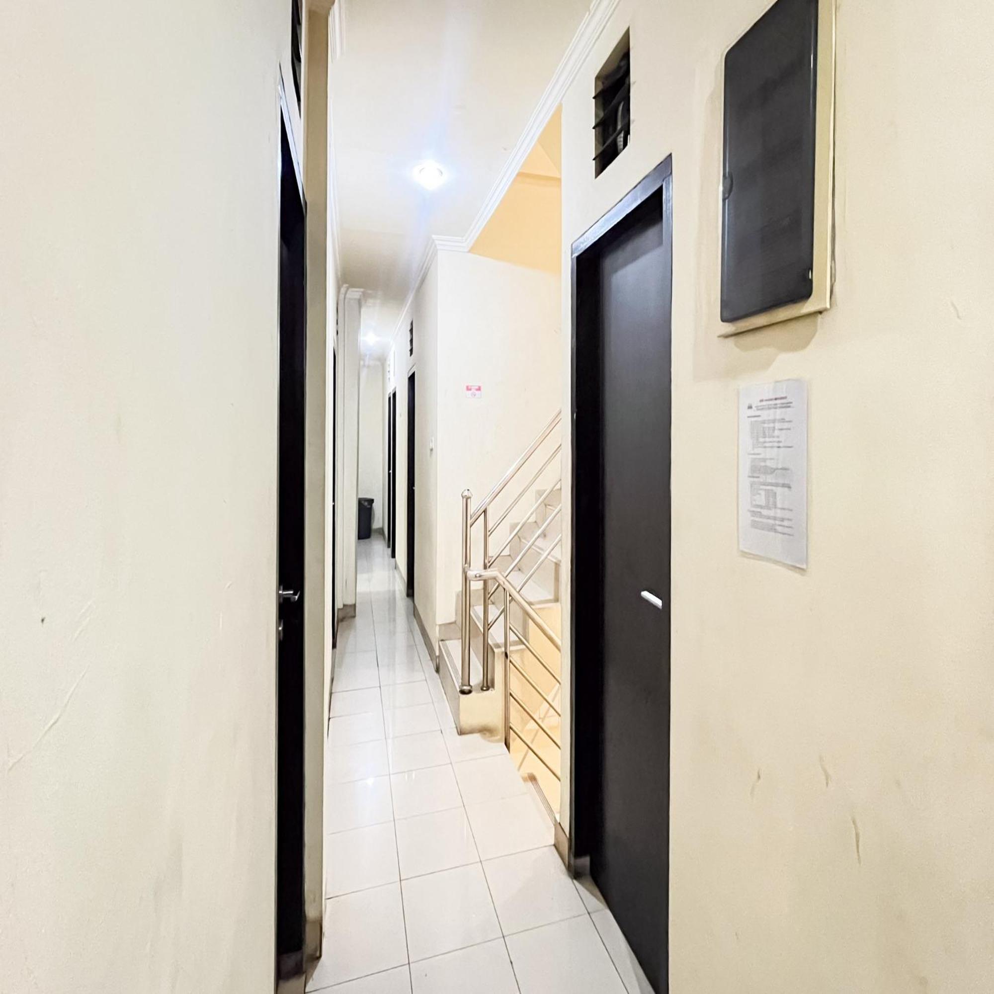 Arcadia Rooms Redpartner Jakarta Bagian luar foto