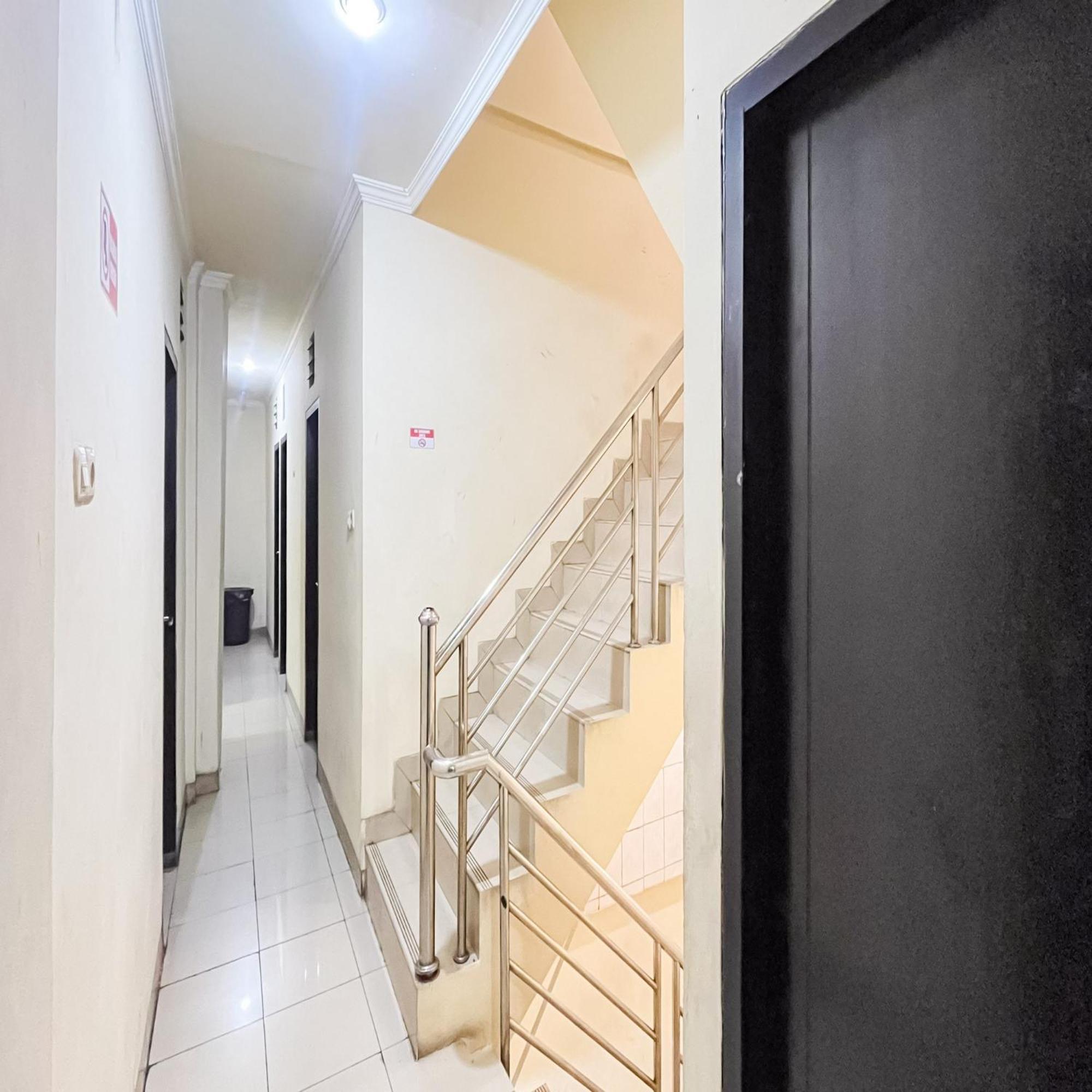 Arcadia Rooms Redpartner Jakarta Bagian luar foto
